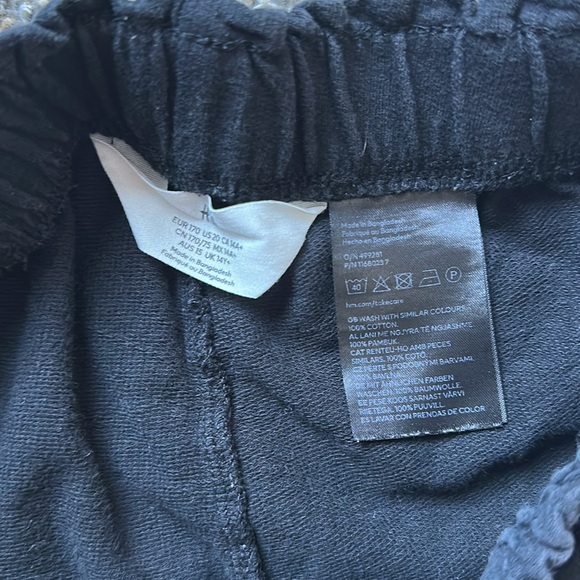 Black shorts - Picture 2 of 2